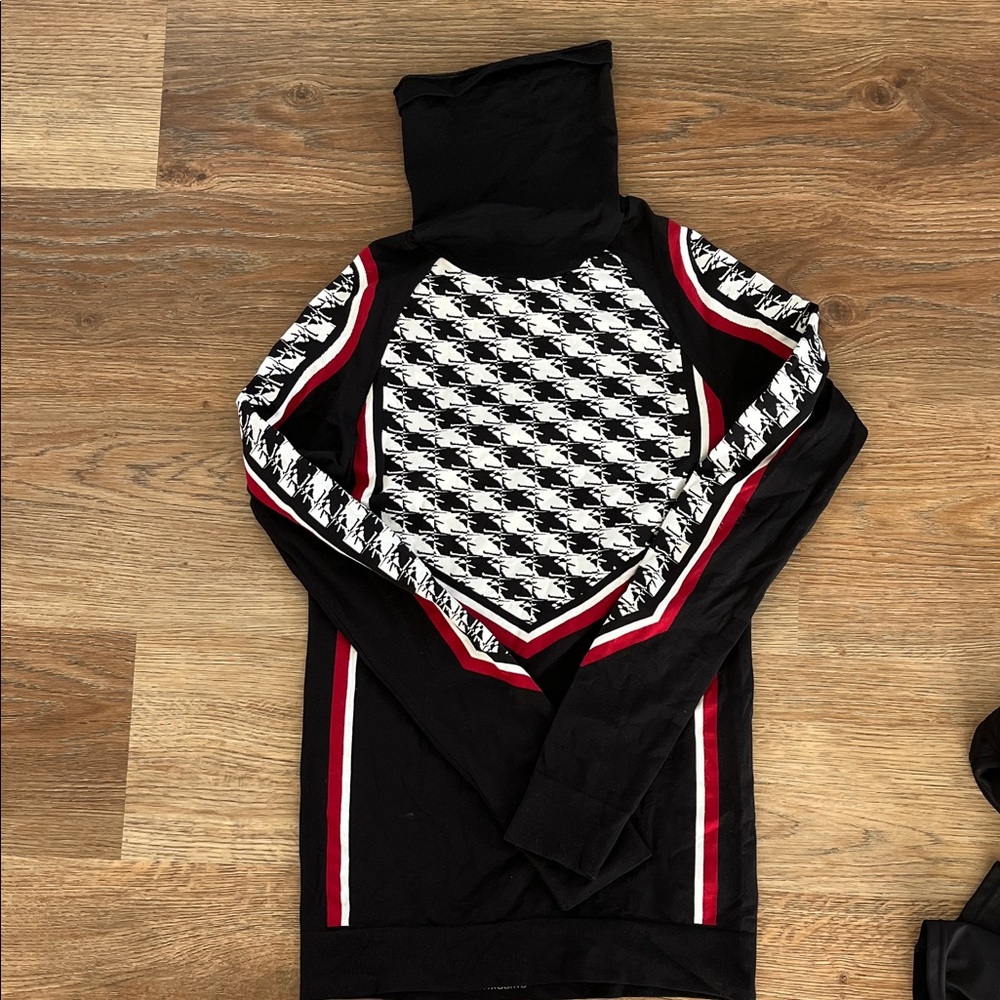 Sweaty Betty Black Red White Houndstooth Long Sleeve Top